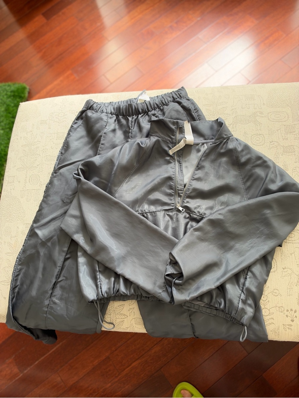Cropped Afterglow Pullover SizeM &Pant Size S